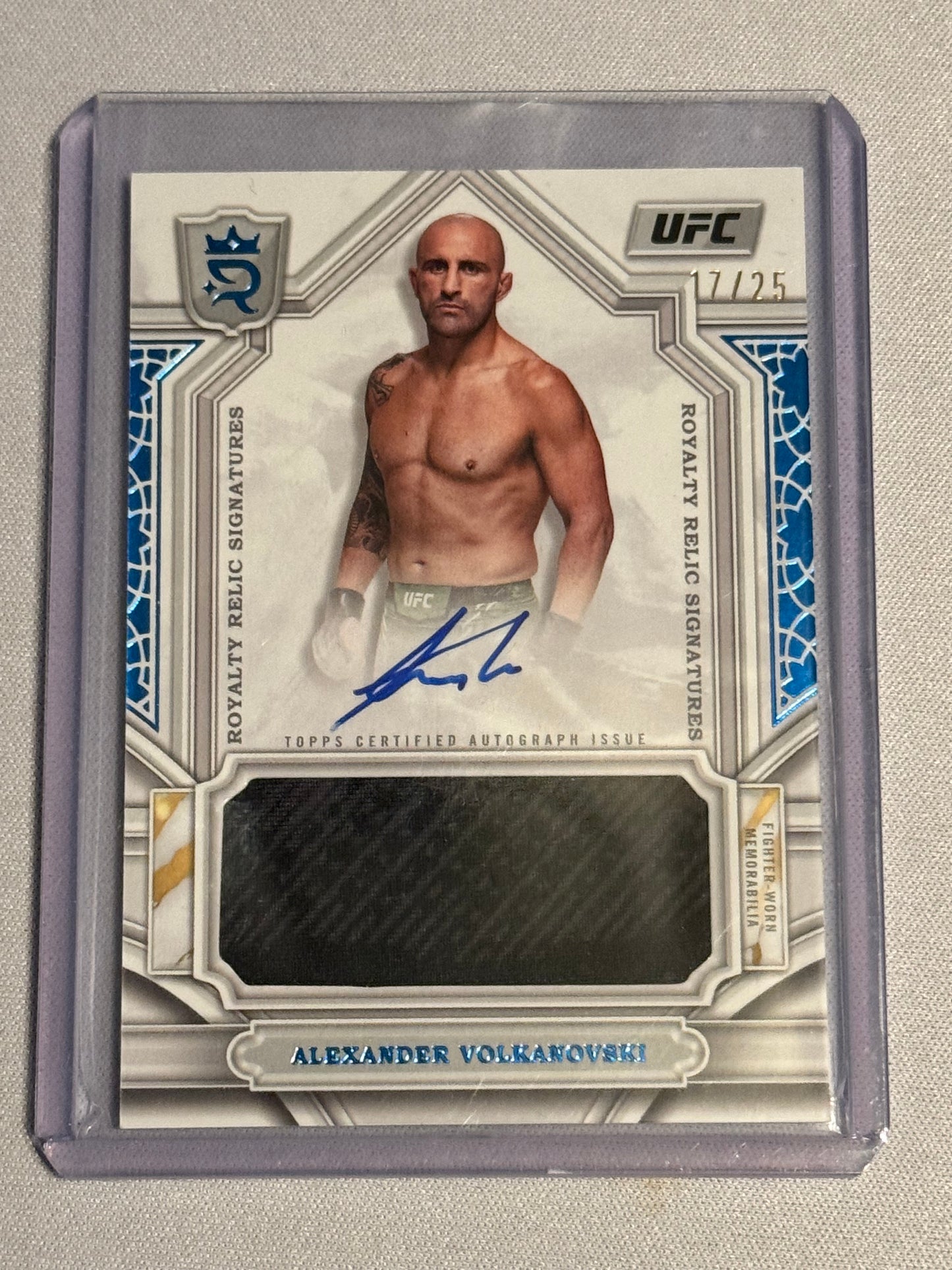 UFC - 2024 Topps Royalty - Alexander Volkanovski - SERIALIZED RELIC AUTO /25 - #RYS-AVI - Mint